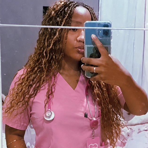 Profissional - Khatellyn O.