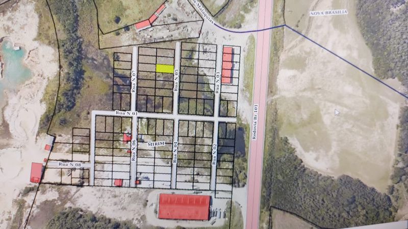 Um terreno urbano, com área de 312m²