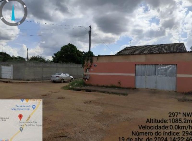 Casa, 68,36 m2 de área privativa, 300m2 de área.