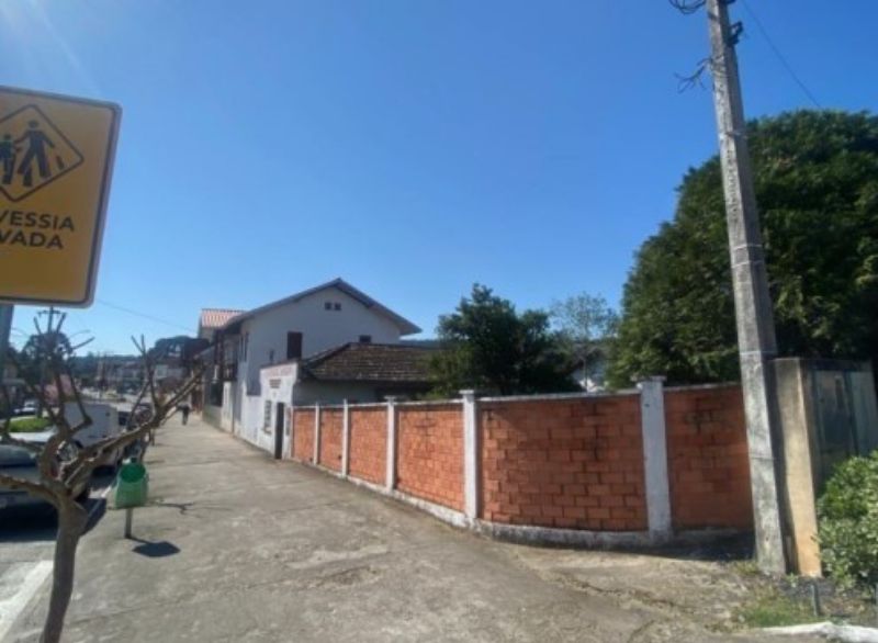 Terreno urbano com a área de 1.362,50m², localizado em Campo Alegre - SC