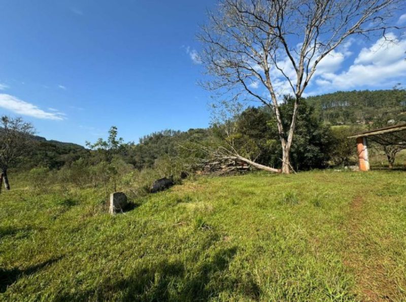 Fração de 50% de 34.194,73 (ou seja, 17.097,365m²), localizado em Chapecó - SC