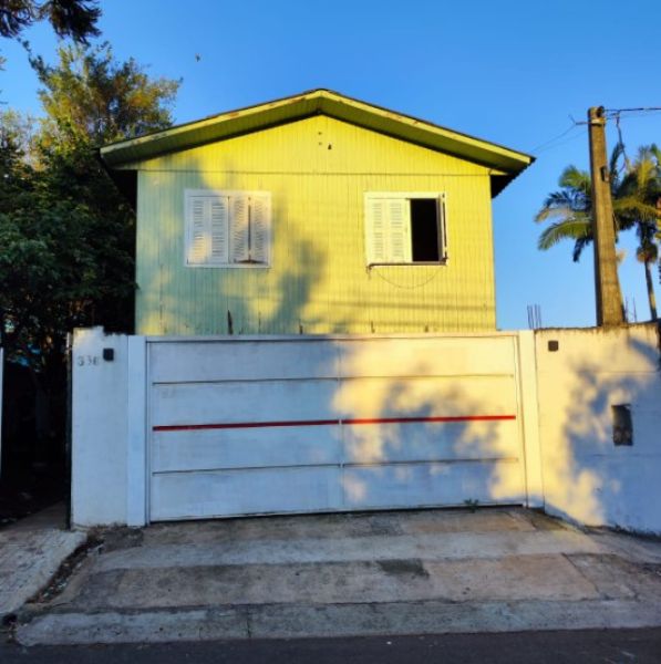 01 casa mista medindo aproximadamente 120m², localizado em Chapecó - SC