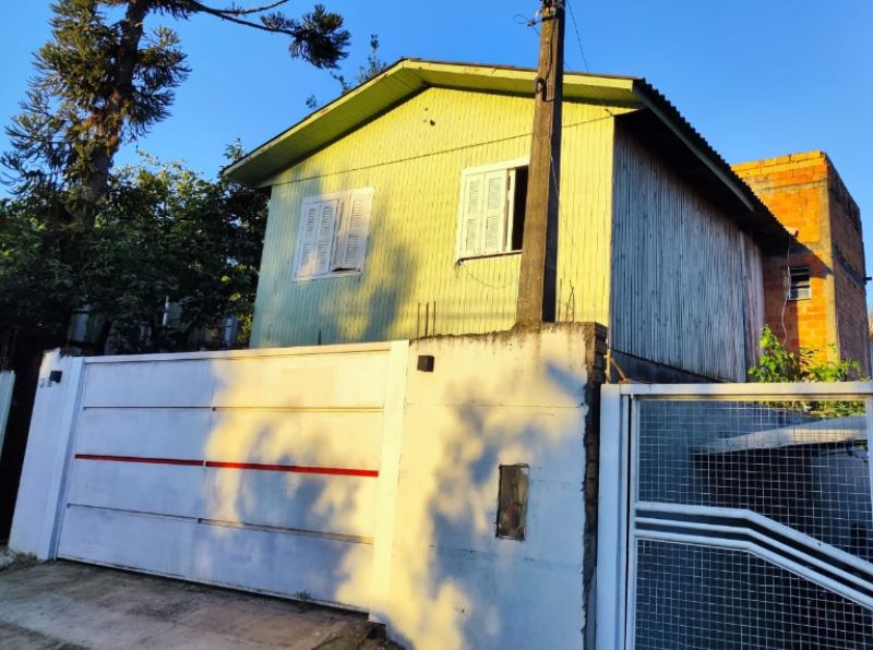01 casa mista medindo aproximadamente 120m², localizado em Chapecó - SC