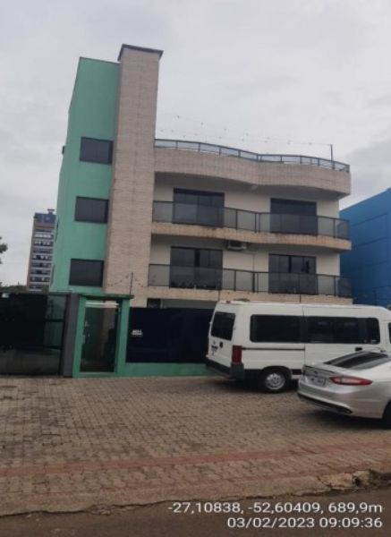 Apartamento inacabado com aproximadamente 132m²