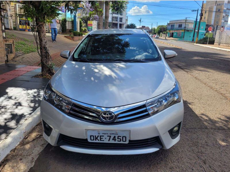 Veículo Toyota Corolla Toyota Corolla GLI 1.8 CVT 2014/2015 Prata 2015 em leilão