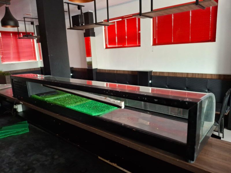 Uma vitrine refrigerada