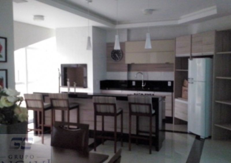 APARTAMENTO + GARAGEM MEIA PRAIA/ITAPEMA, localizado em Itapema - SC