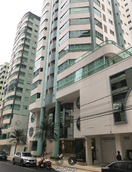 APTO + GARAGENS, localizado em Balneário Camboriú - SC, bairro Centro