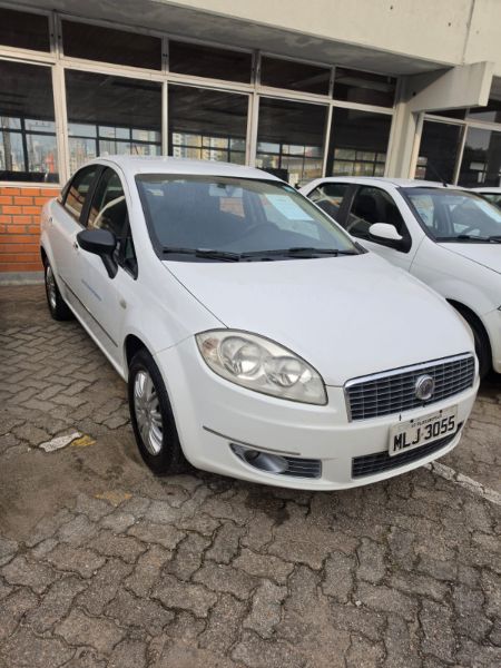 Veículo Fiat Linea FIAT Linea Essence Dualogic 1.8 Flex 16V 2014 em leilão