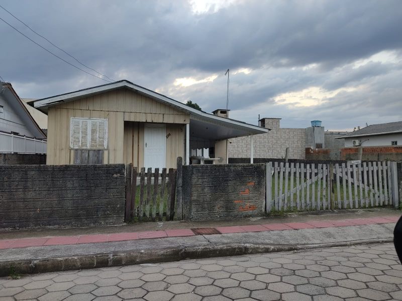 Casa de Alvenaria no Bal. Gaivota, localizado em Balneário Gaivota - SC