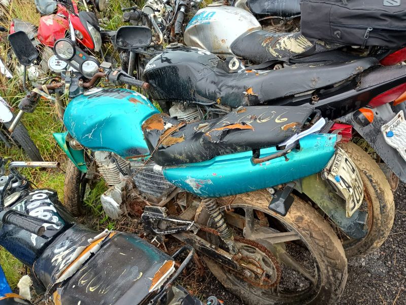 Veículo HONDA Honda Honda CBX 200 Strada 1999 Sucata com motor aproveitável 1999 em leilão