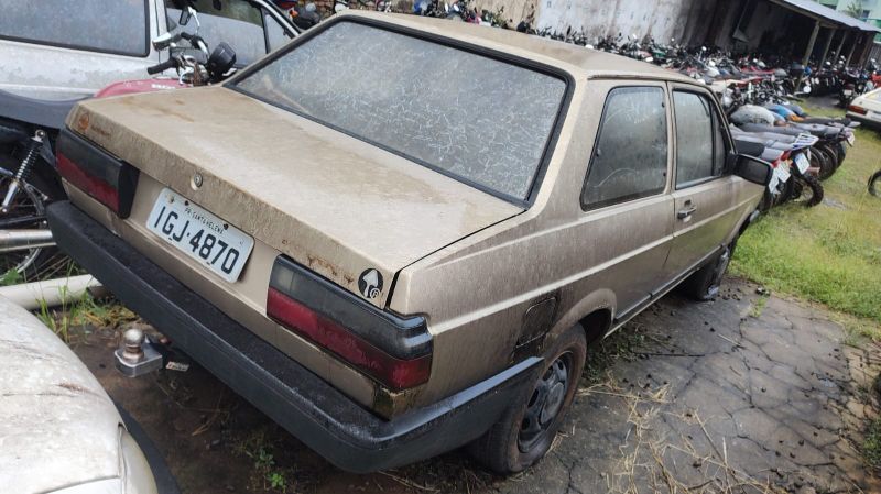 VW Voyage CL 1992 Sucata com motor inservível