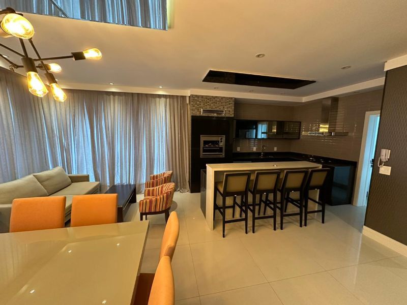 Apt. no Ed. Isadora Mafra- B. Camboriú, localizado em Balneário Camboriú - SC, bairro Centro