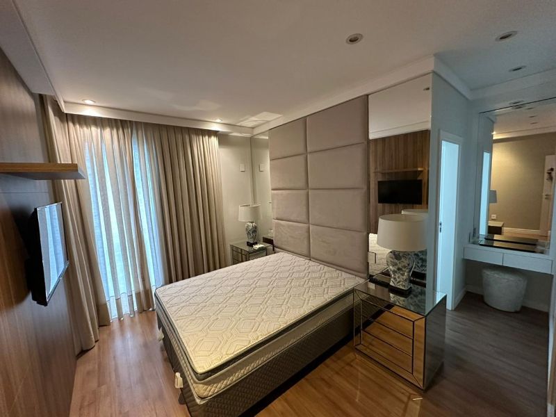 Apt. no Ed. Isadora Mafra- B. Camboriú, localizado em Balneário Camboriú - SC, bairro Centro