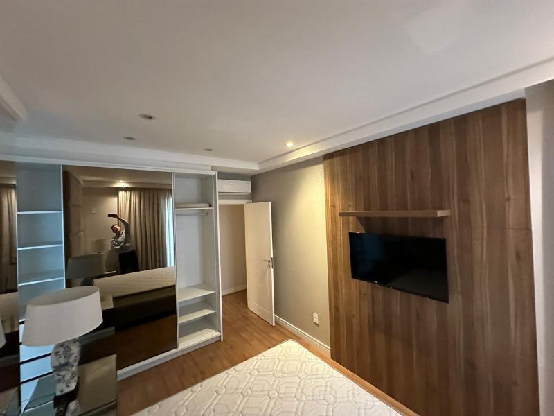Apt. no Ed. Isadora Mafra- B. Camboriú, localizado em Balneário Camboriú - SC, bairro Centro