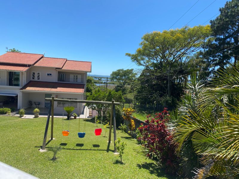 Casa de Alvenaria em Pescaria Brava, localizado em Pescaria Brava - SC