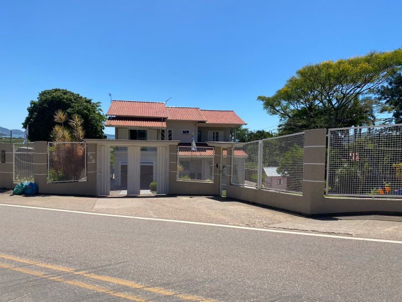 Casa de Alvenaria em Pescaria Brava, localizado em Pescaria Brava - SC
