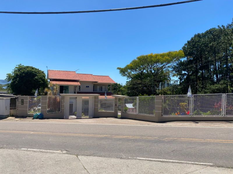 Casa de Alvenaria em Pescaria Brava, localizado em Pescaria Brava - SC
