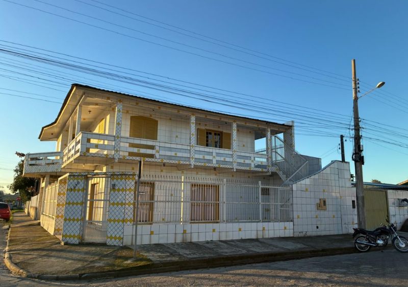 Casa com 2 pavimentos no Bal. Rincão, localizado em Balneário Rincão - SC, bairro Bal. Rincão