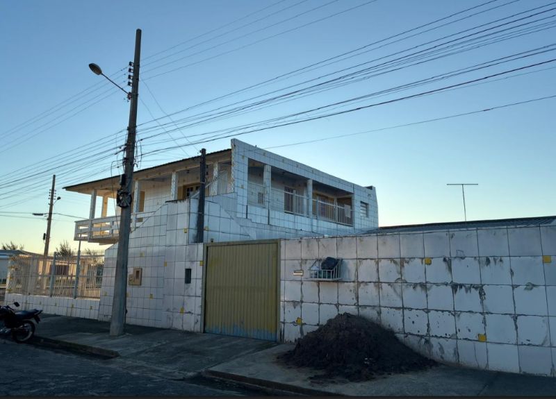 Casa com 2 pavimentos no Bal. Rincão, localizado em Balneário Rincão - SC, bairro Bal. Rincão