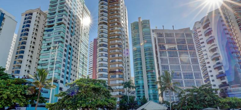 Apartamento com Garagens em Bal. Camboriú, localizado em Balneário Camboriú - SC