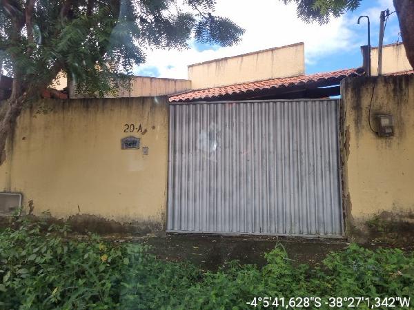Casa, 61,07 m2 de área privativa, 113,6m2 de área.