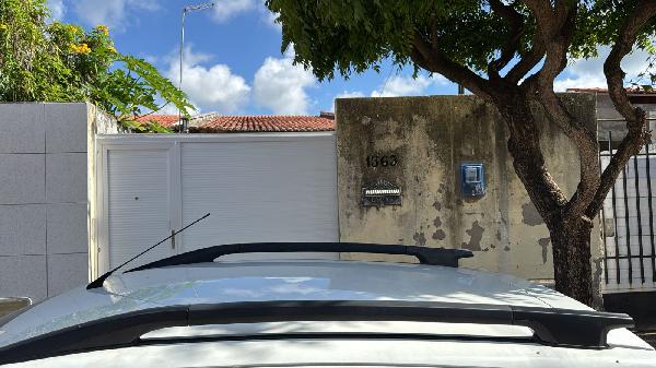 Casa, 84 m2 de área privativa, 145m2 de área do te.