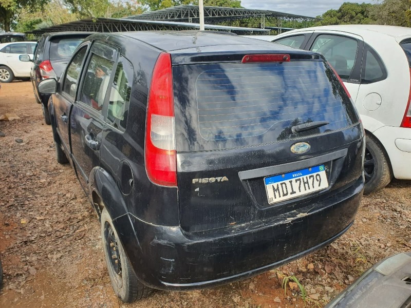 AUTOMÓVEL FORD/FIESTA Ano: 2003/2004