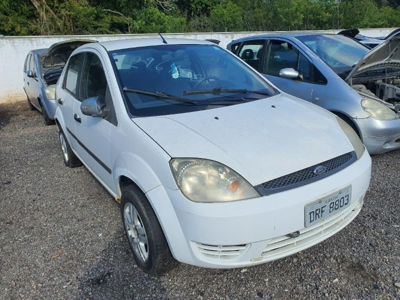 AUTOMÓVEL FORD/FIESTA SEDAN Ano: 2005/2005