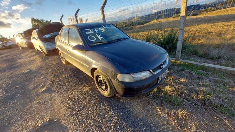 AUTOMÓVEL GM/VECTRA GLS Ano: 1998/1999