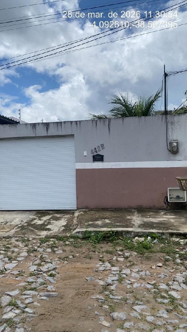 CASA, 70,14 M2 DE
ÁREA TOTAL, 70,14 M2
DE ÁREA PRI, localizado em Horizonte - CE