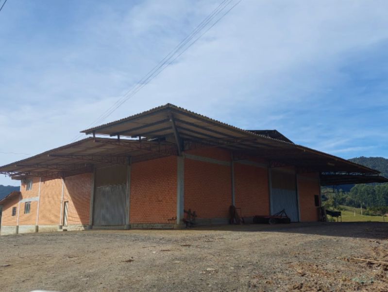 TERRENO COM GALPÃO