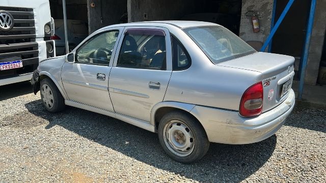 AUTOMÓVEL GM/CORSA GLS Ano: 1998/1999