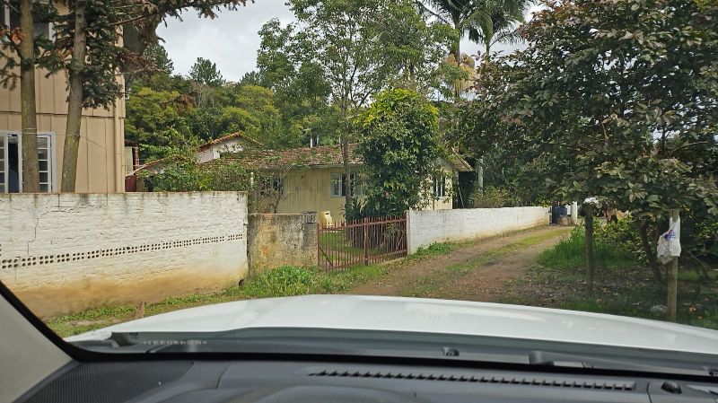 TERRENO COM 434,00 M², COM CASA DE MADEIRA, COM PE, localizado em Rio Do Sul - SC, bairro Barragem