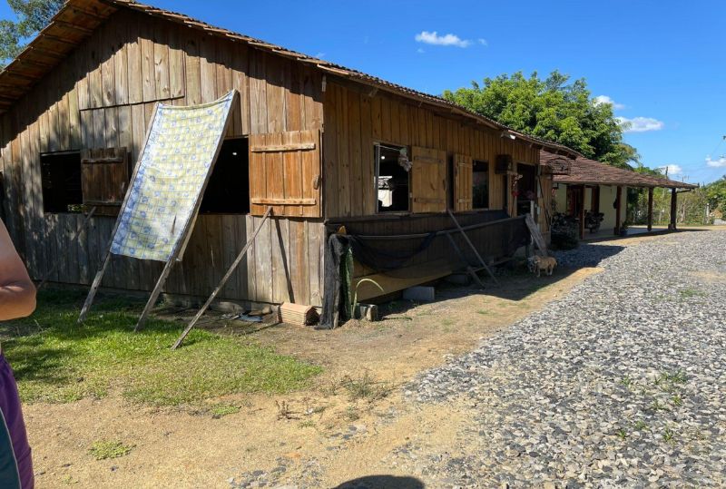 Terreno rural com área de 2.485,12m2.
