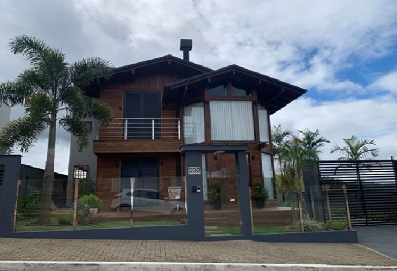 TERRENO + CASA = TERRENO MEDINDO 396,46M²