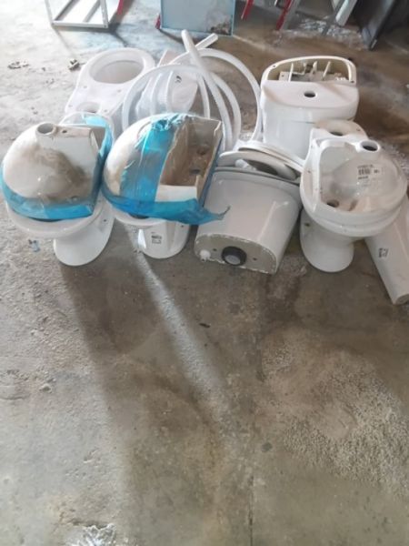 LOTE DE LOUÇAS SANITÁRIAS.