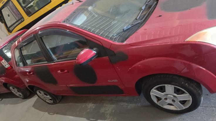 FORD FIESTA HATCH, PLACAS MHQ 6911