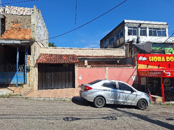 Casa, 173,15 m2 de área privativa, 370m2 de área.