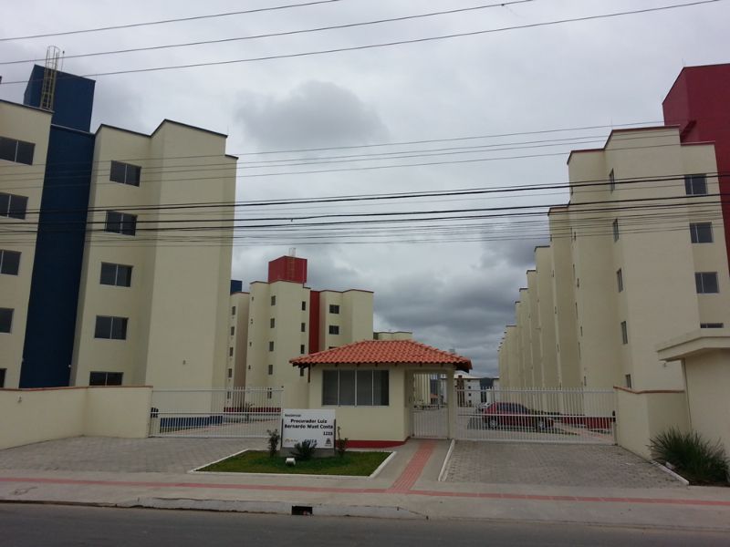 01 APARTAMENTO NO RESIDENCIAL PROCURADOR LUIZ BERN, localizado em Joinville - SC