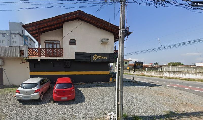 TERRENO + APARTAMENTO + 4 SALAS COMERCIAIS., localizado em Joinville - SC