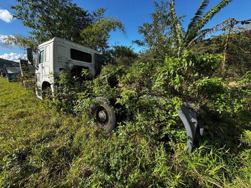 Veículo SINOTRUK Howo Sinotruk Howo 6x4 380 em péssimo estado em leilão