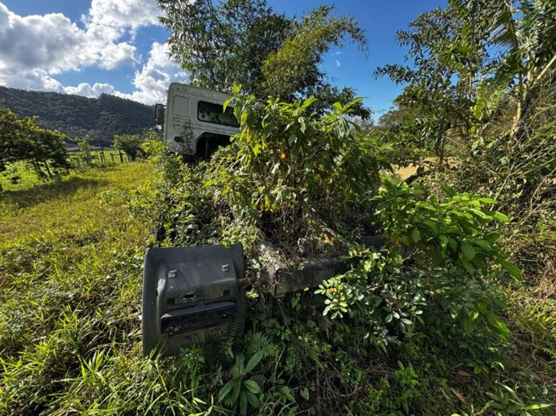 Veículo SINOTRUK Howo Sinotruk Howo 6x4 380 em péssimo estado em leilão