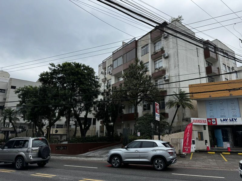 Apartamento com Garagem - Coqueiros
