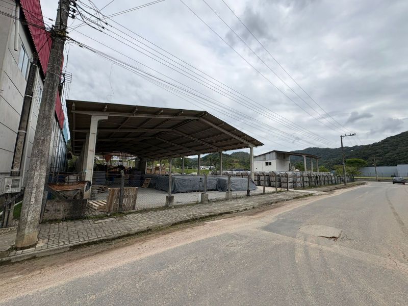 Terreno com Galpão, localizado em Brusque - SC