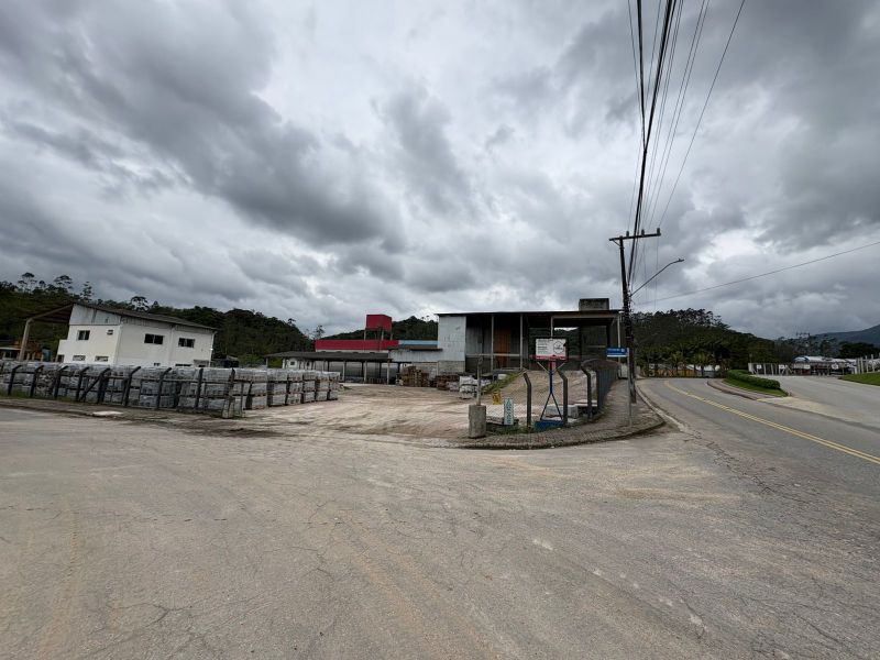 Terreno com Galpão, localizado em Brusque - SC