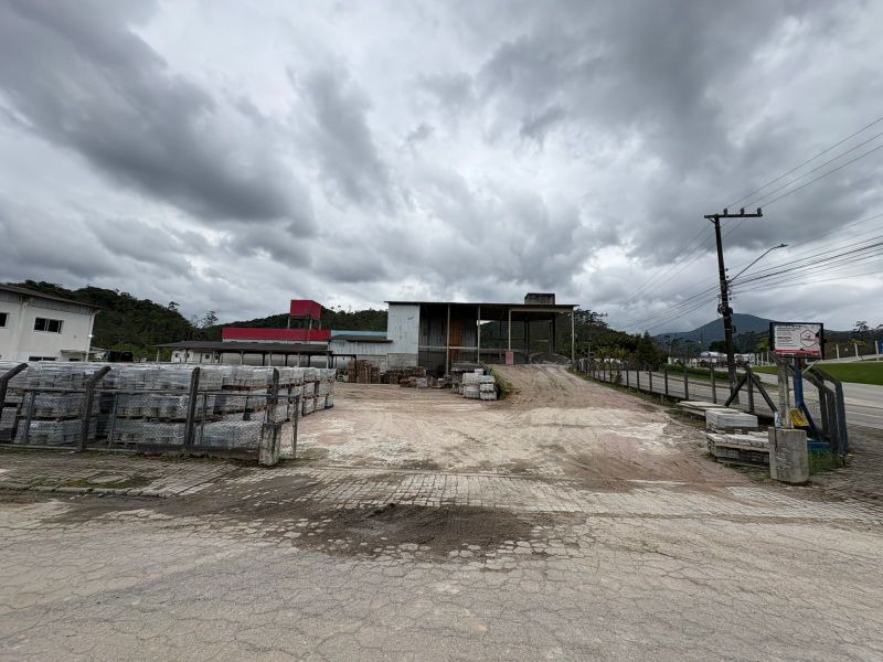 Terreno com Galpão, localizado em Brusque - SC