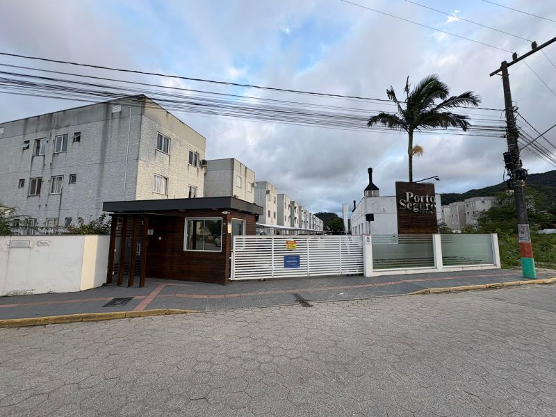 Cond. Residencial Porto Seguro Village, localizado em Camboriú - SC, bairro Rio Pequeno