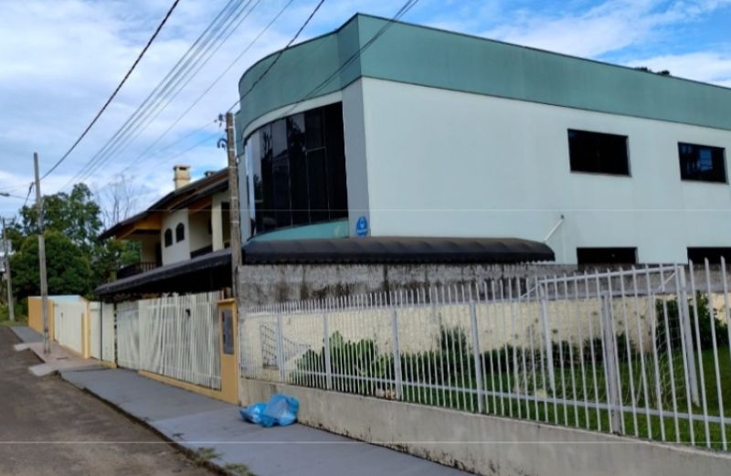 Imóvel Comercial e Casa Residencial, localizado em Caçador - SC, bairro Bom Jesus