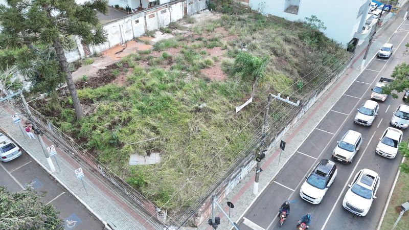 Terreno  de esquina -  1.000m²